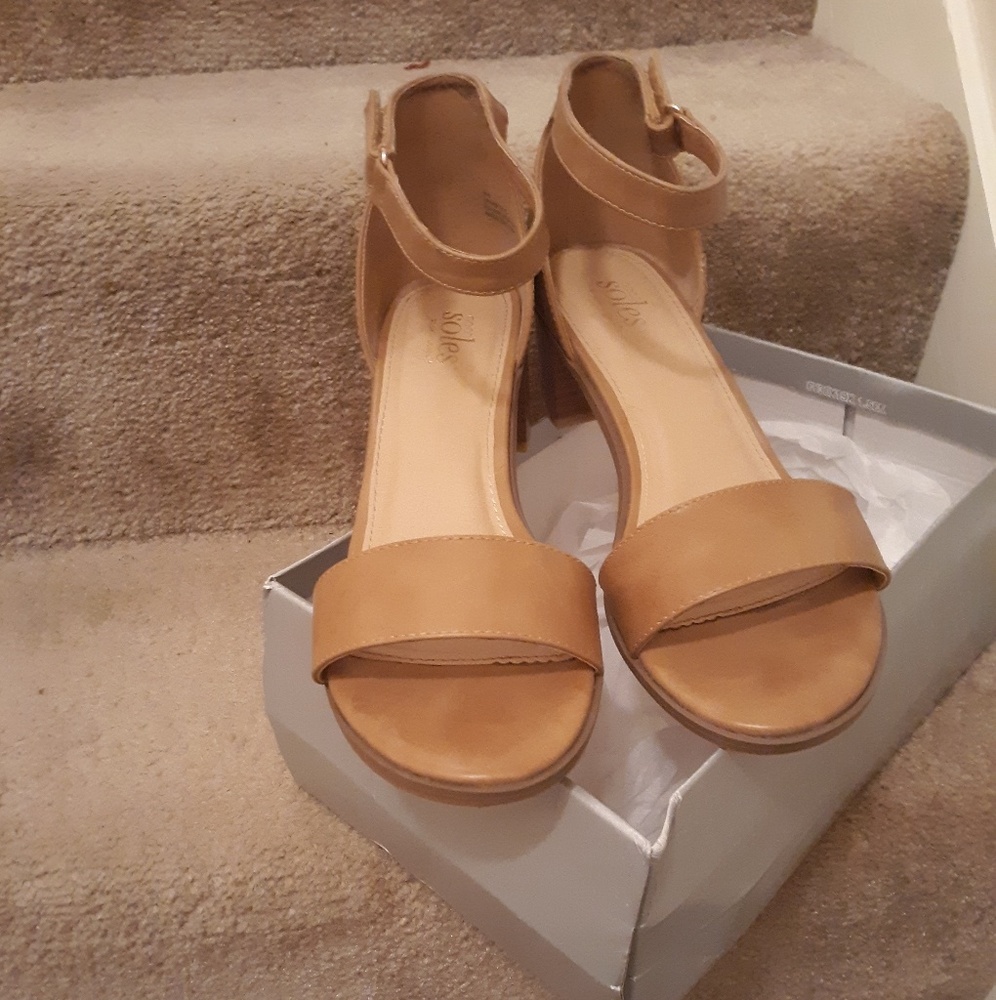 Good Soles Sandals Size 9W